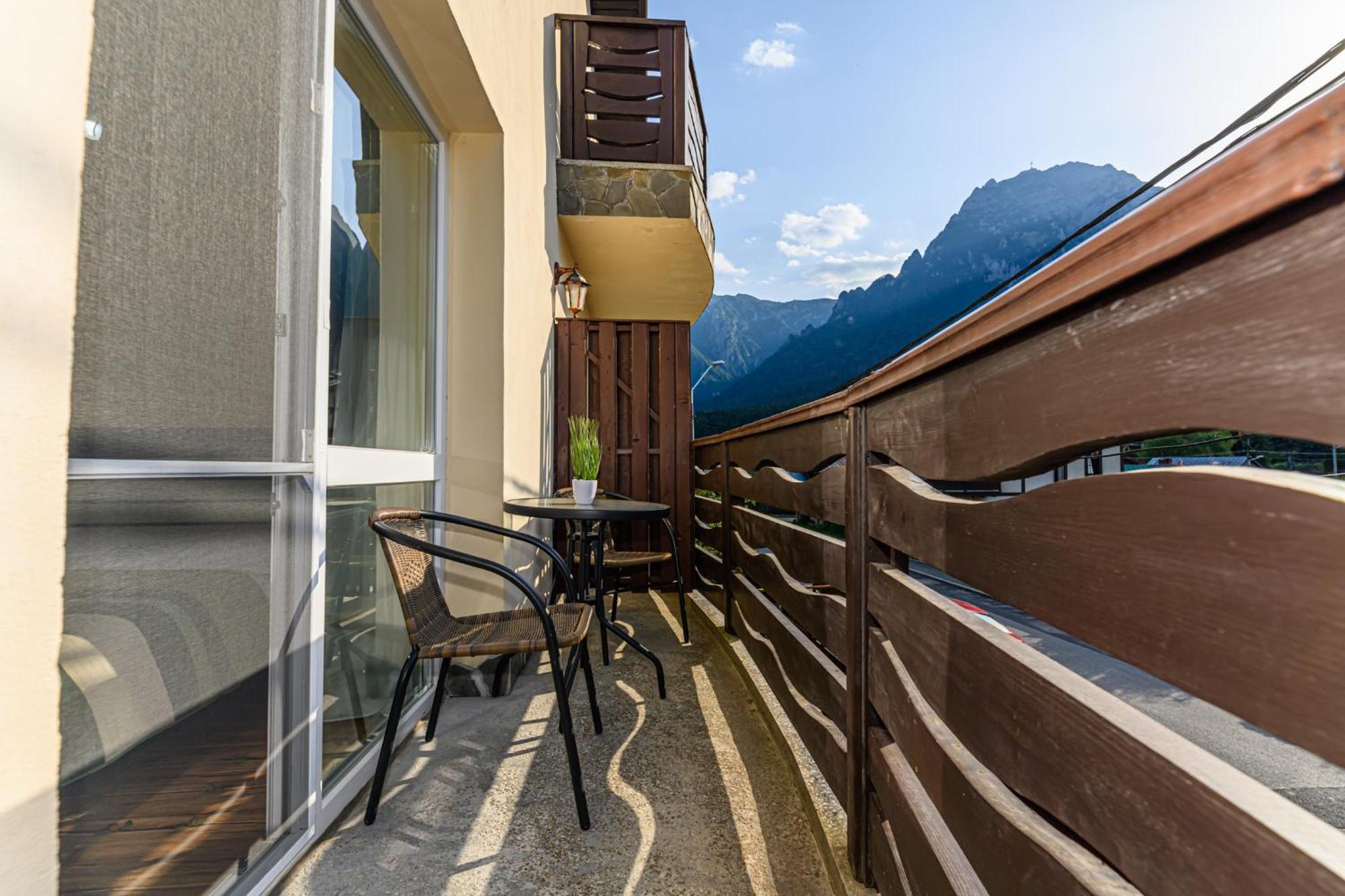 Hotel Casa Ramino Buşteni Esterno foto