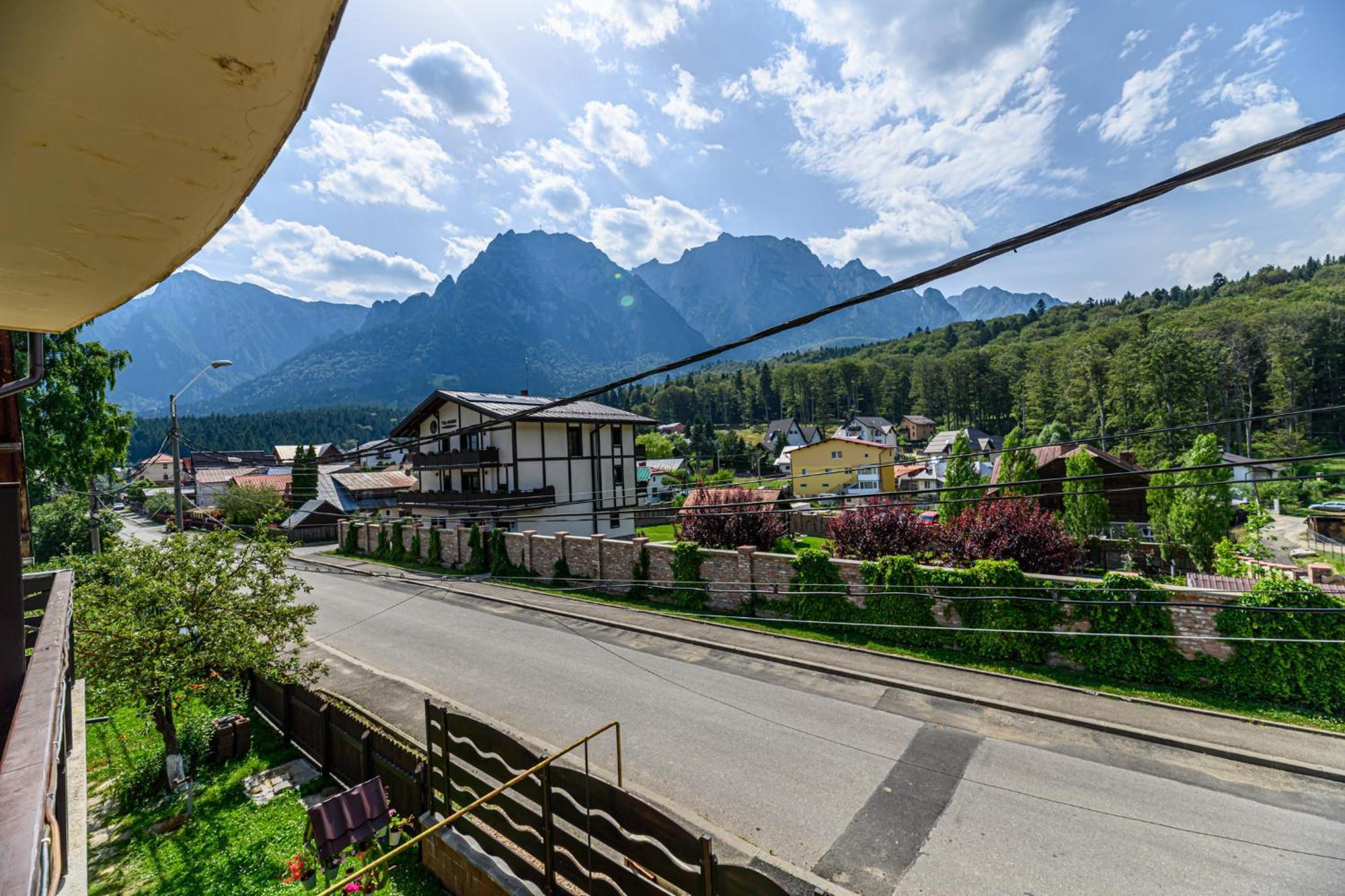 Hotel Casa Ramino Buşteni Esterno foto