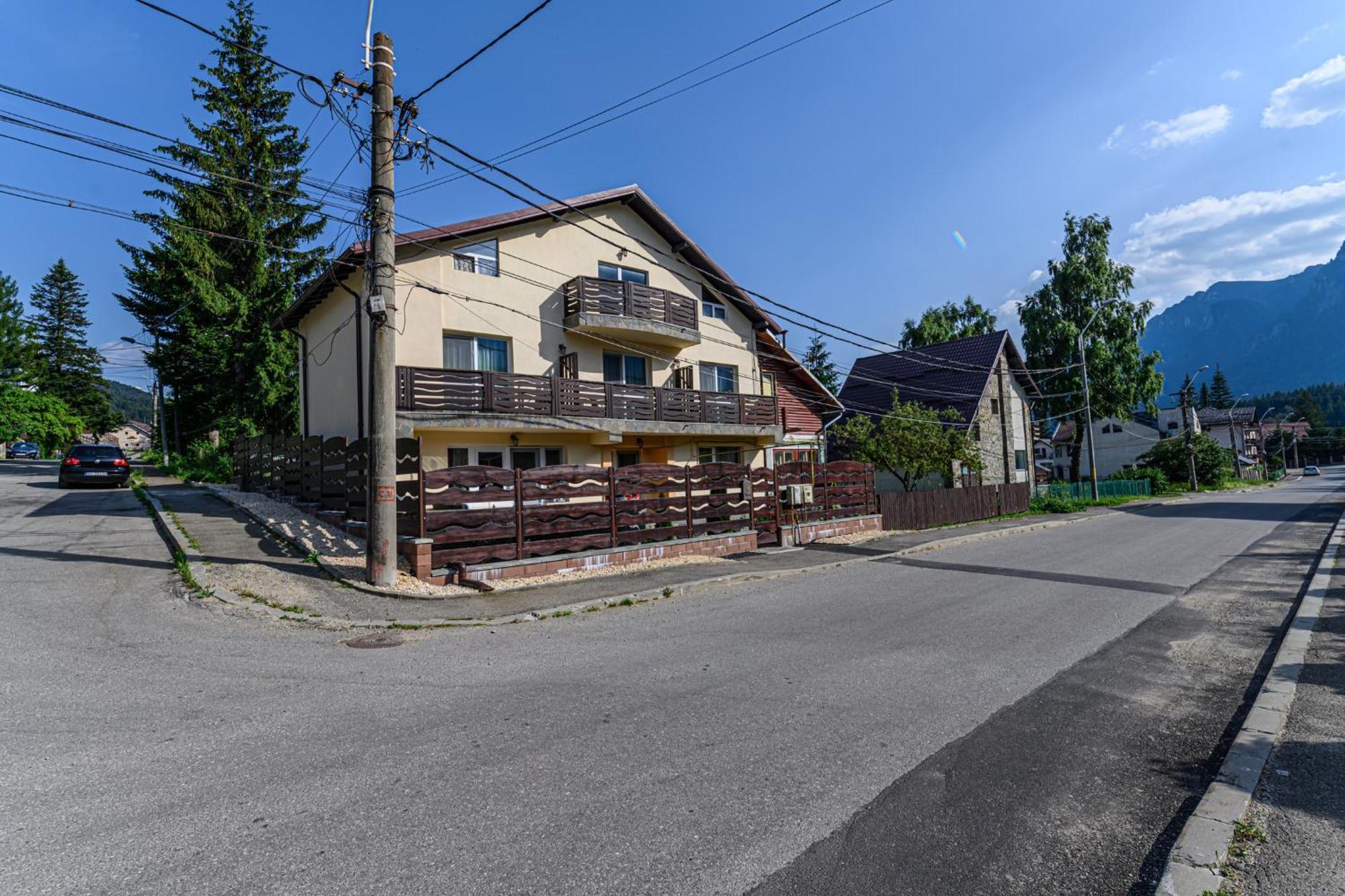 Hotel Casa Ramino Buşteni Esterno foto