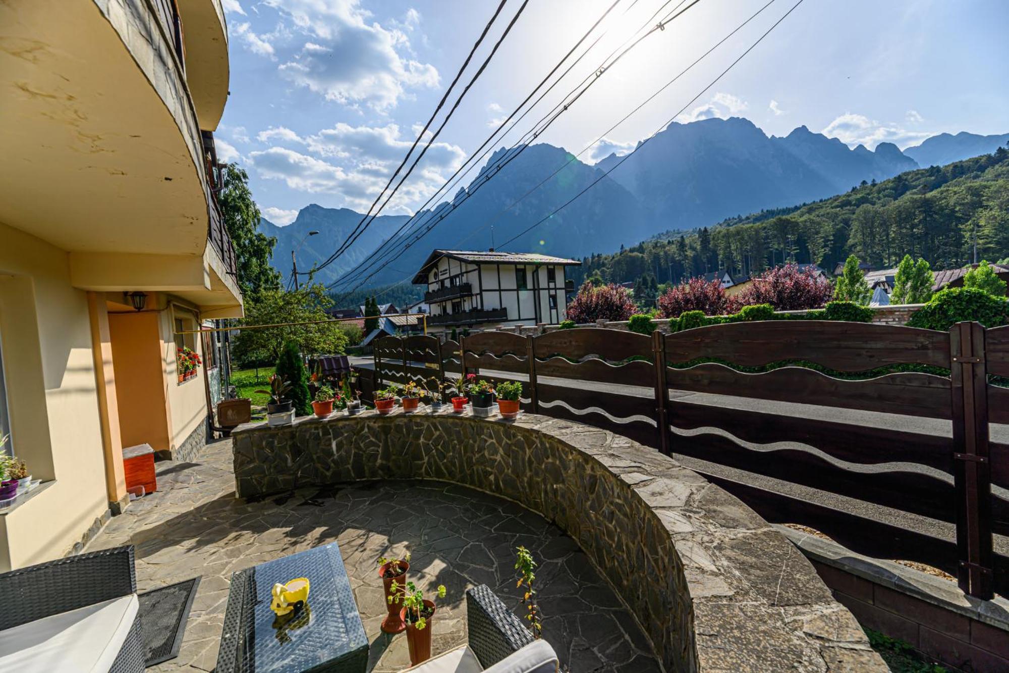 Hotel Casa Ramino Buşteni Esterno foto