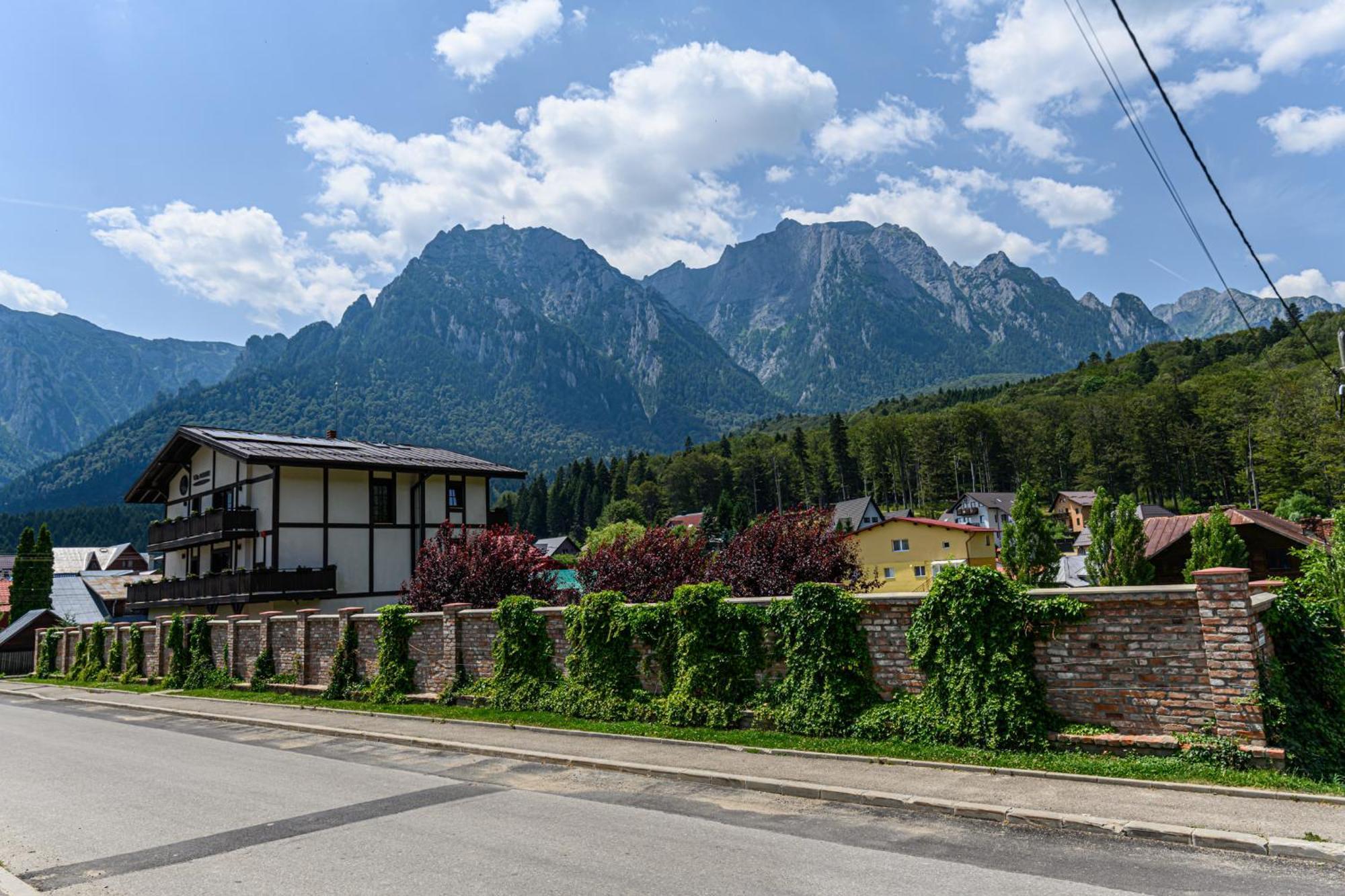 Hotel Casa Ramino Buşteni Esterno foto