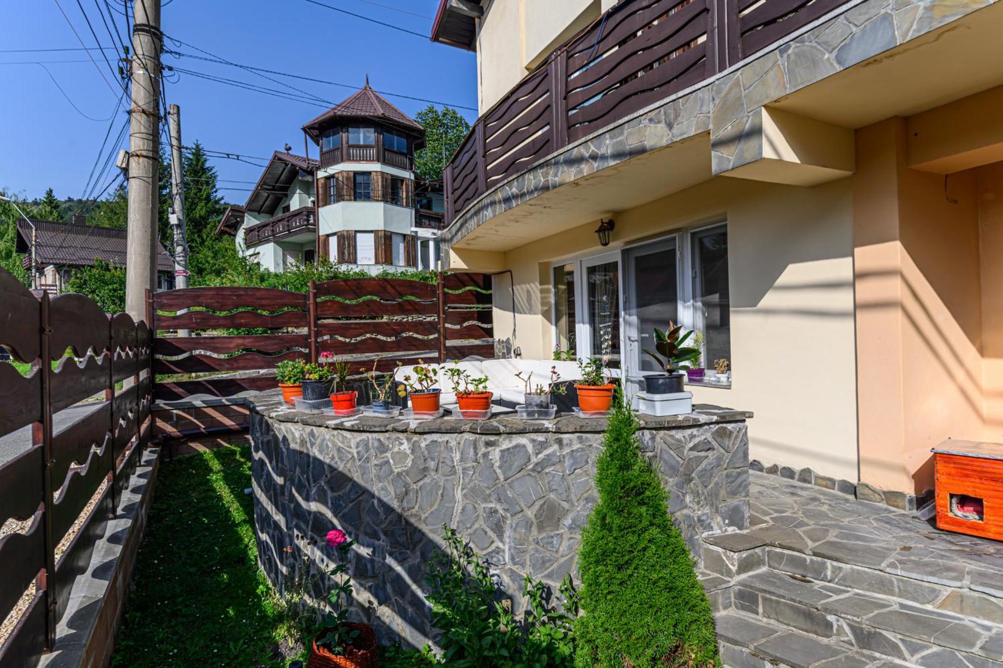 Hotel Casa Ramino Buşteni Esterno foto