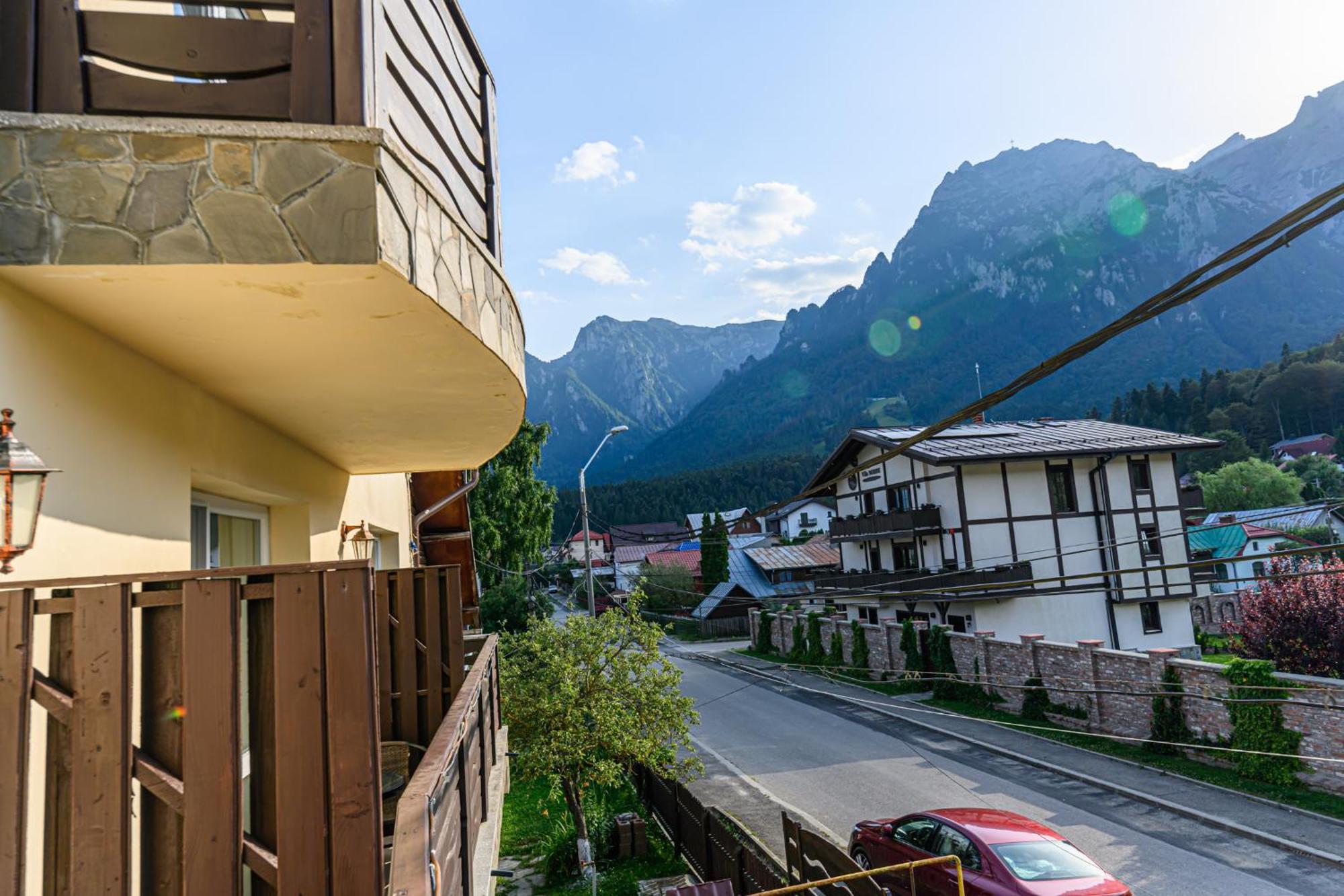 Hotel Casa Ramino Buşteni Esterno foto