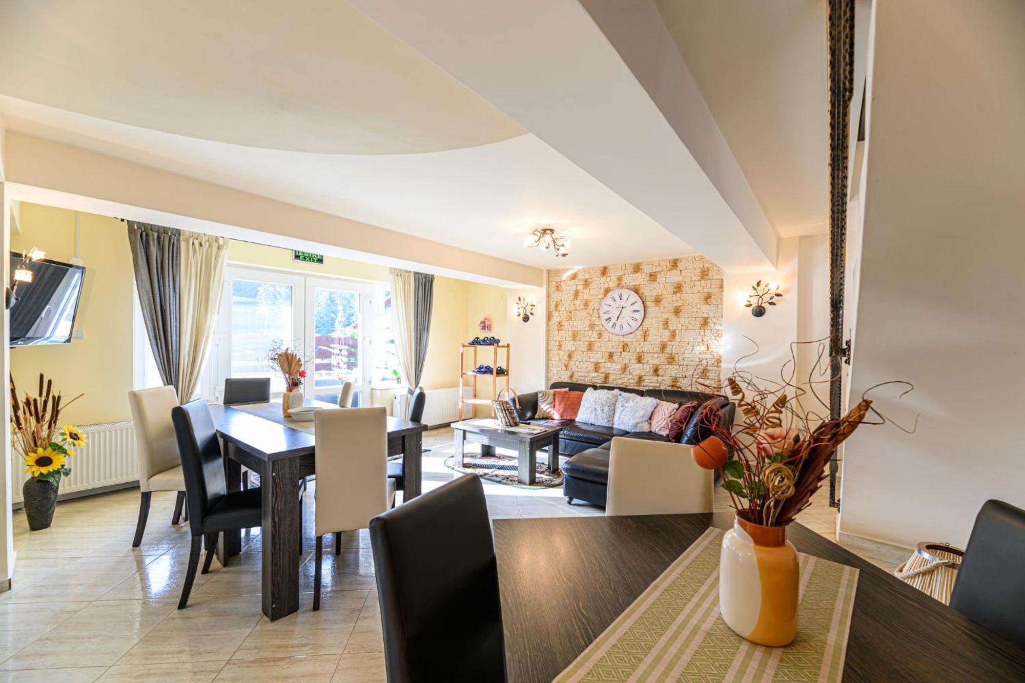 Hotel Casa Ramino Buşteni Esterno foto