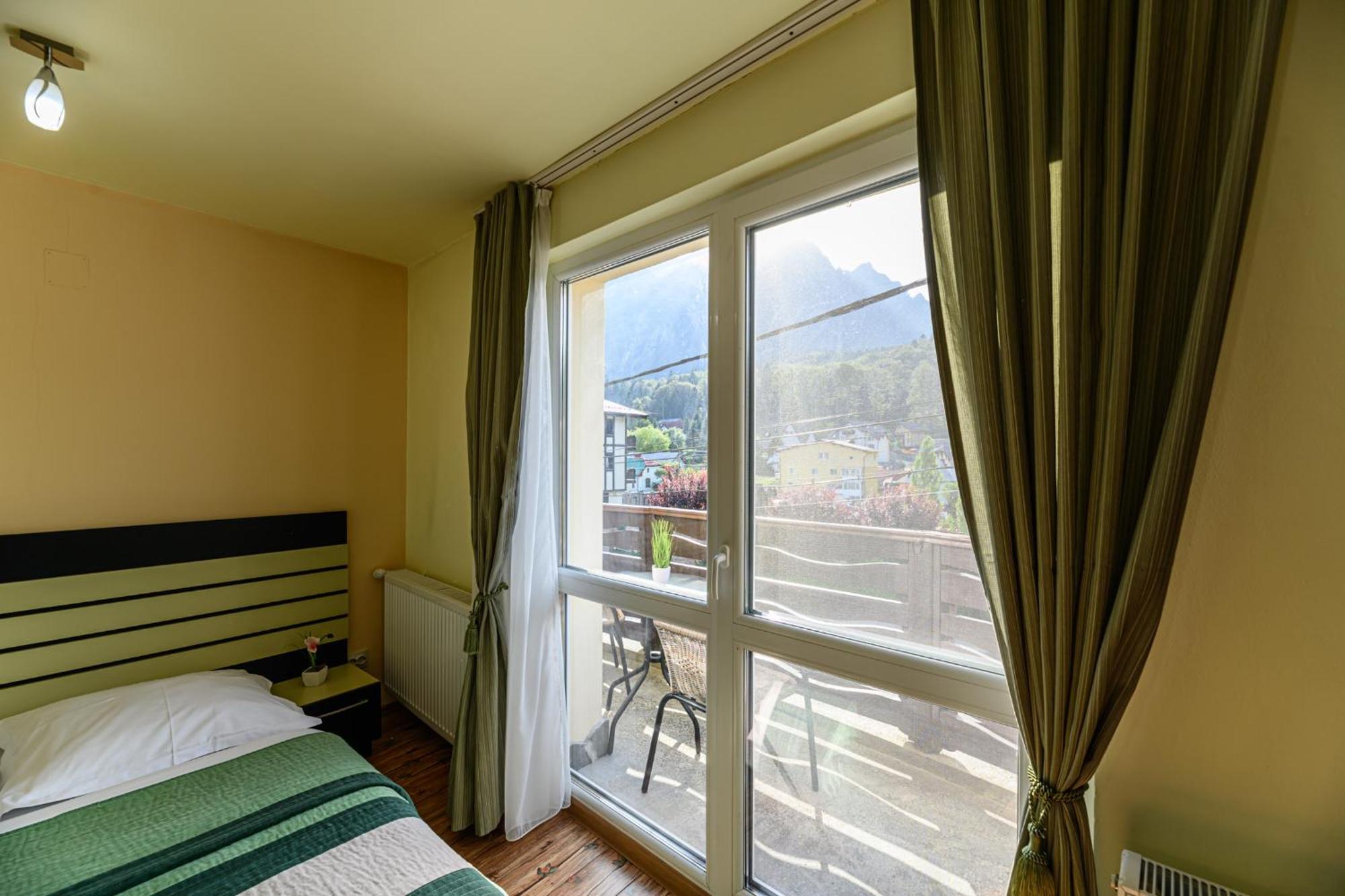 Hotel Casa Ramino Buşteni Esterno foto