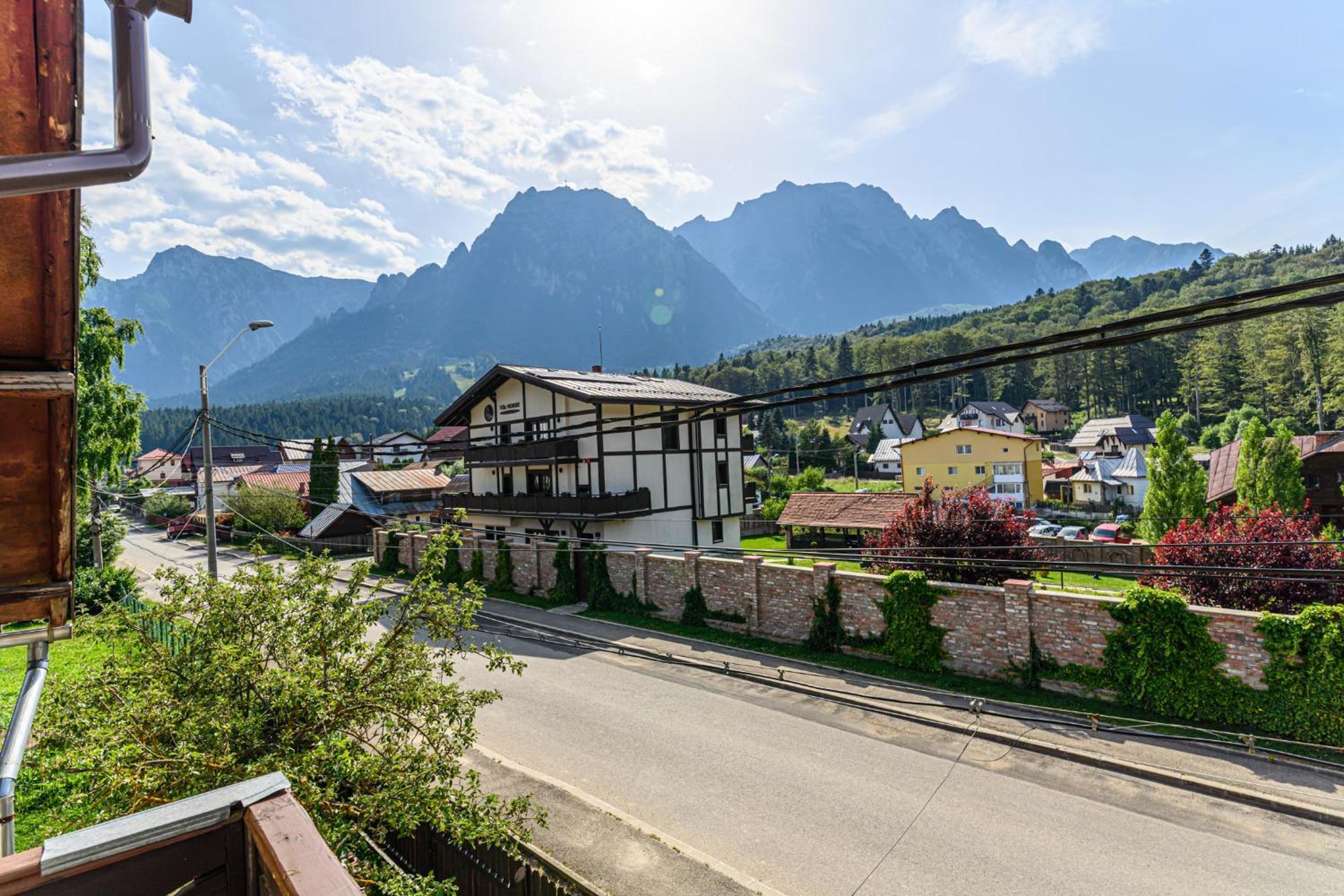 Hotel Casa Ramino Buşteni Esterno foto