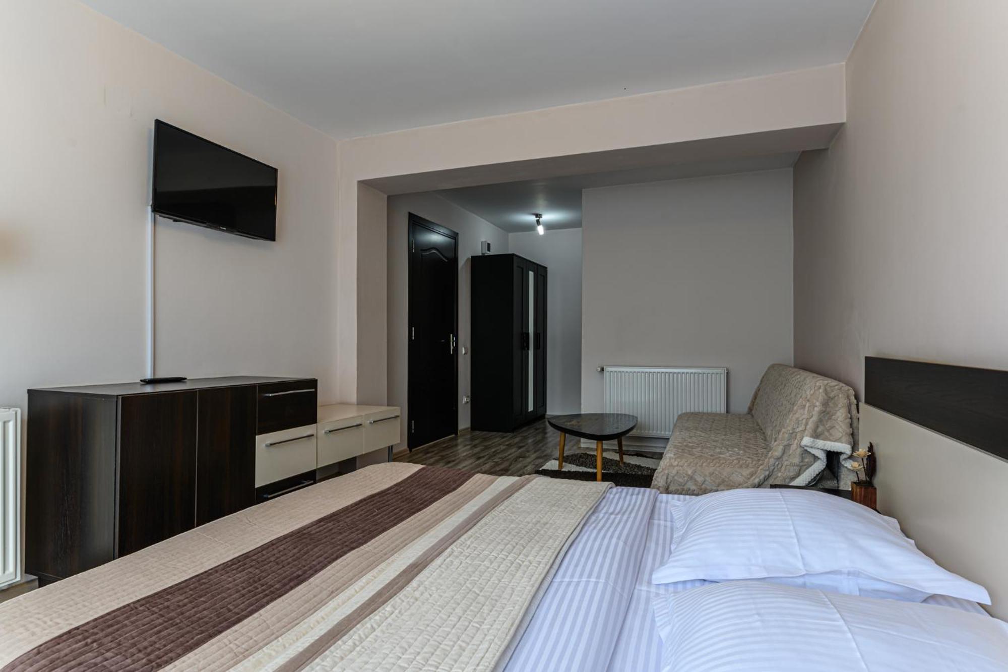 Hotel Casa Ramino Buşteni Esterno foto