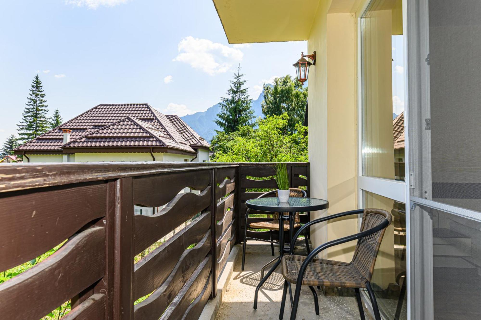 Hotel Casa Ramino Buşteni Esterno foto