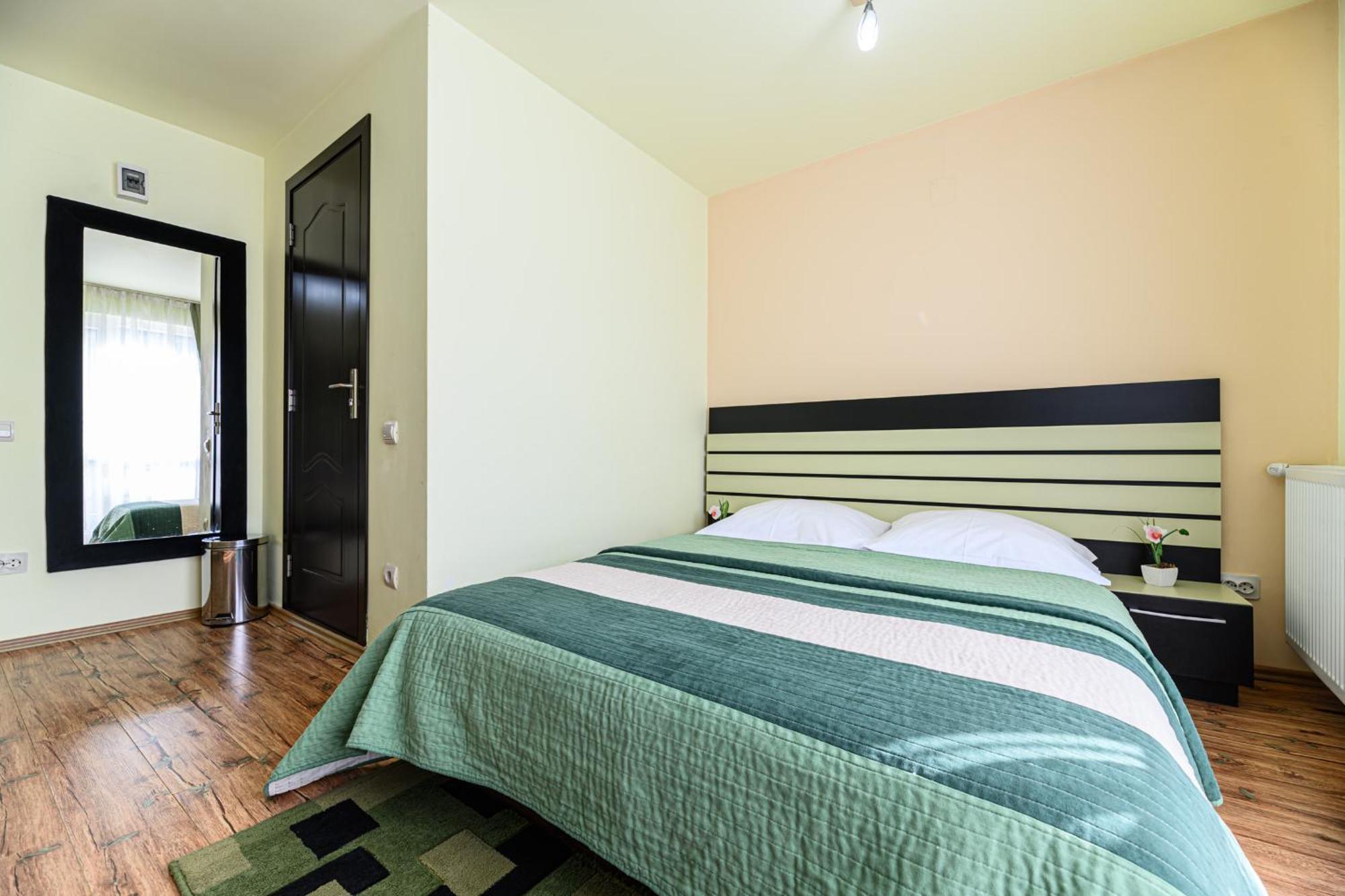Hotel Casa Ramino Buşteni Esterno foto