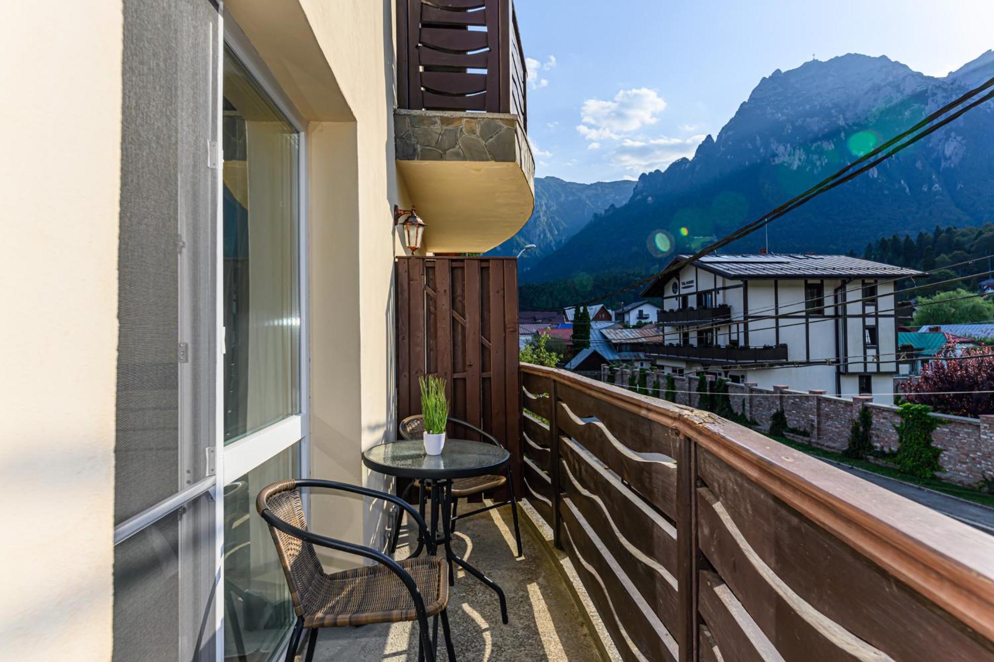 Hotel Casa Ramino Buşteni Esterno foto